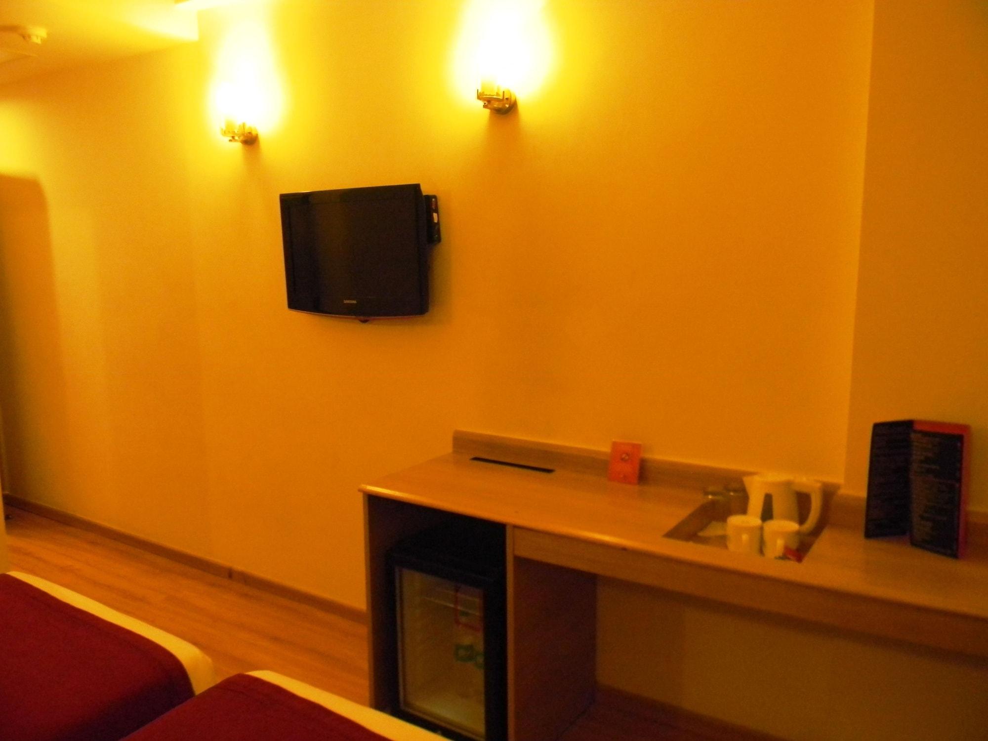 Red Fox By Lemon Tree Hotels, East Delhi Extérieur photo