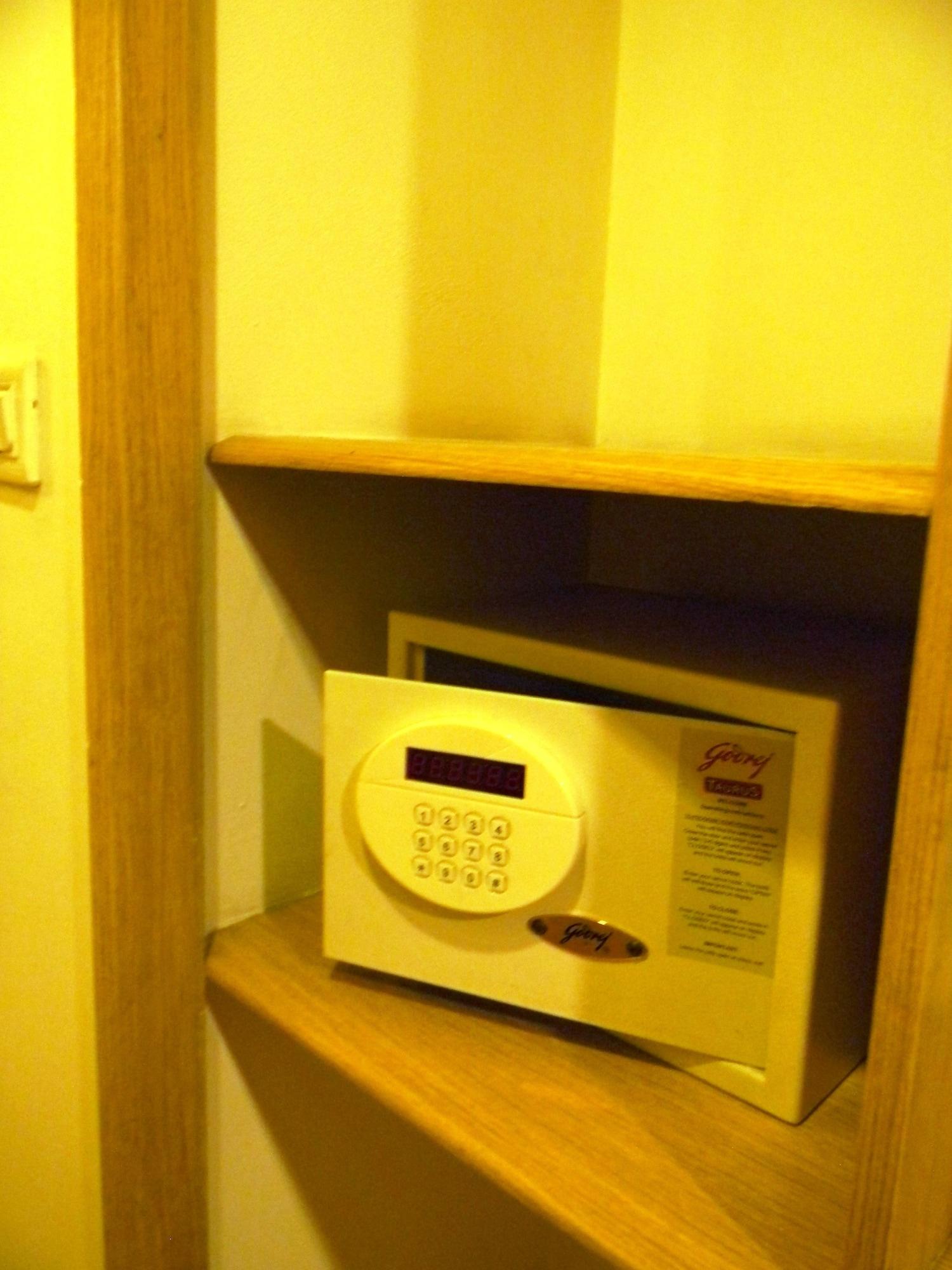 Red Fox By Lemon Tree Hotels, East Delhi Extérieur photo