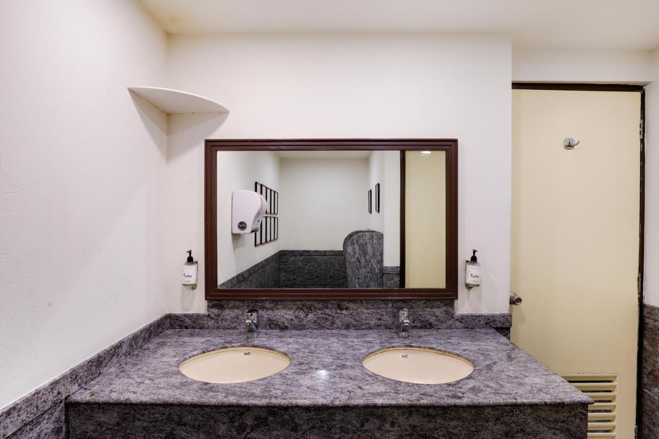 Red Fox By Lemon Tree Hotels, East Delhi Extérieur photo