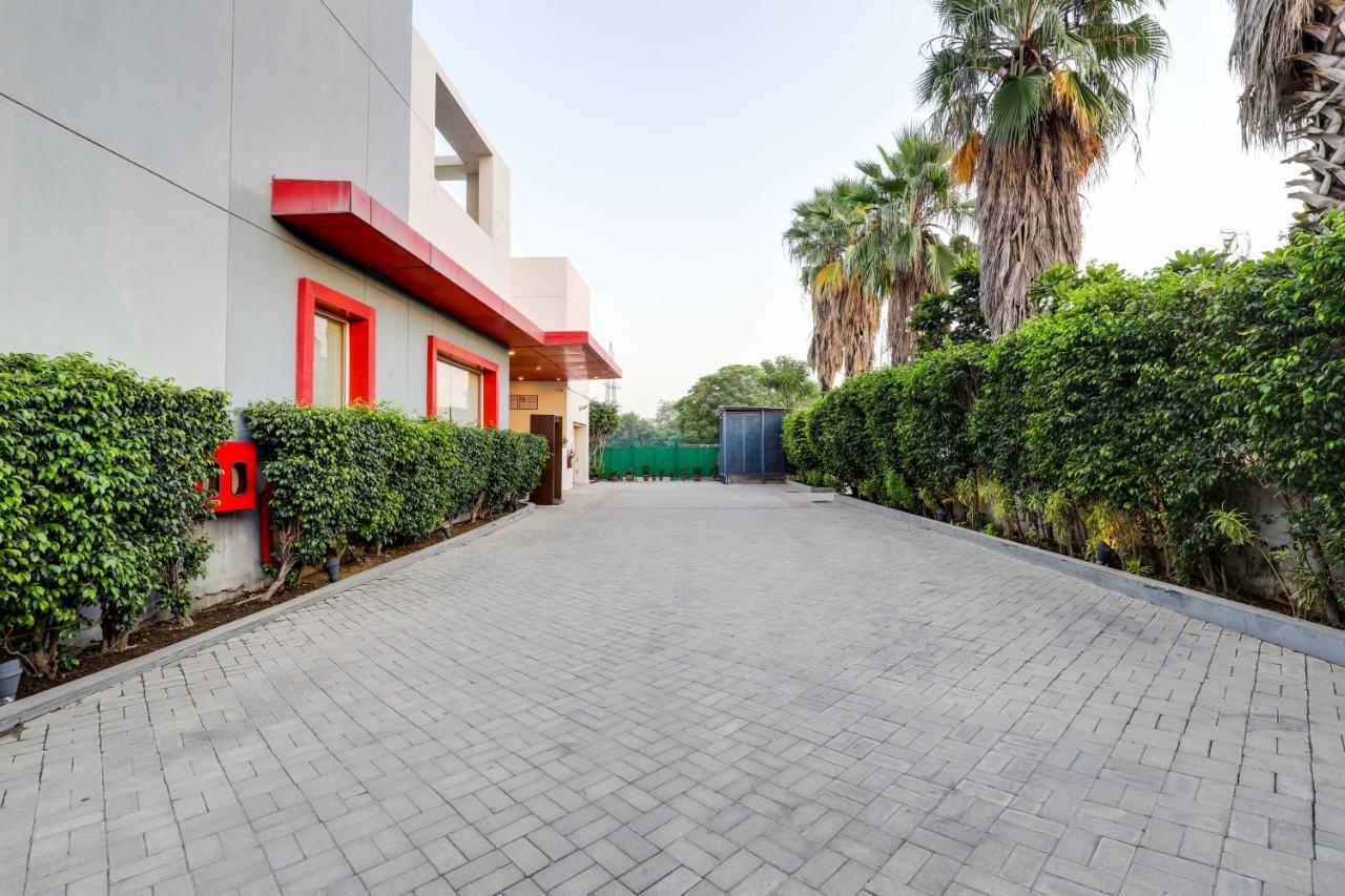 Red Fox By Lemon Tree Hotels, East Delhi Extérieur photo
