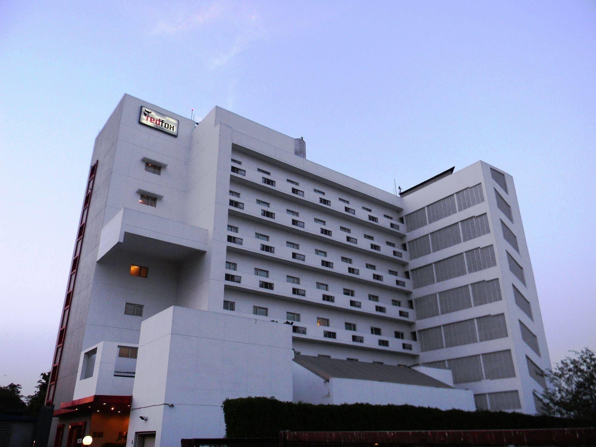 Red Fox By Lemon Tree Hotels, East Delhi Extérieur photo