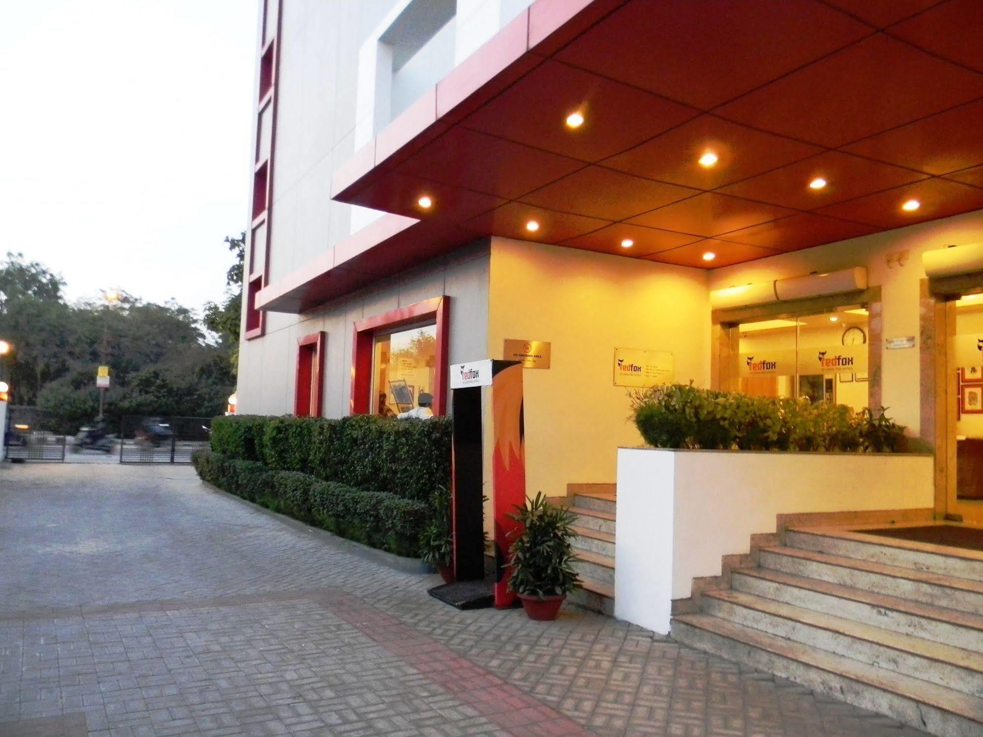 Red Fox By Lemon Tree Hotels, East Delhi Extérieur photo