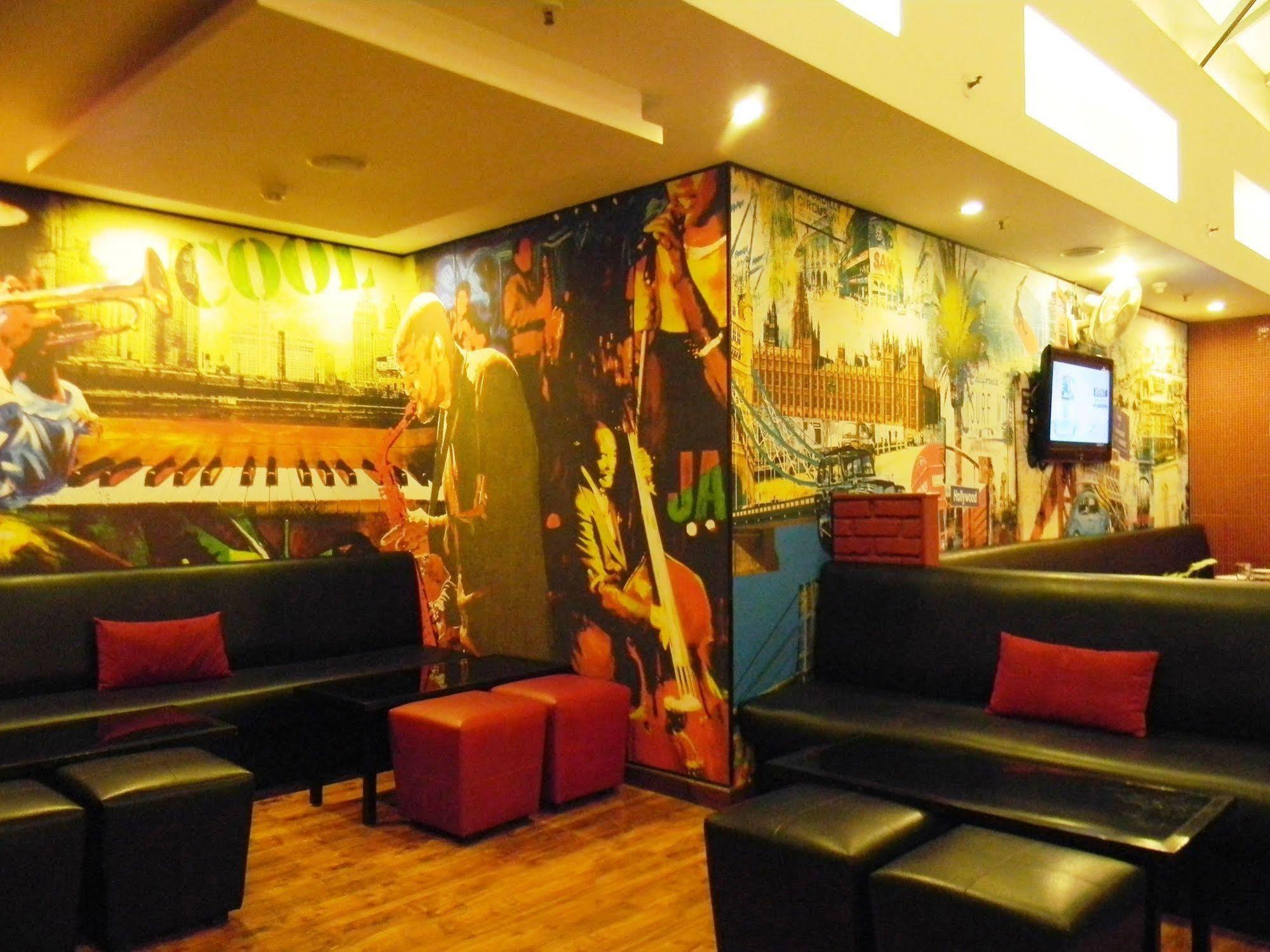 Red Fox By Lemon Tree Hotels, East Delhi Extérieur photo