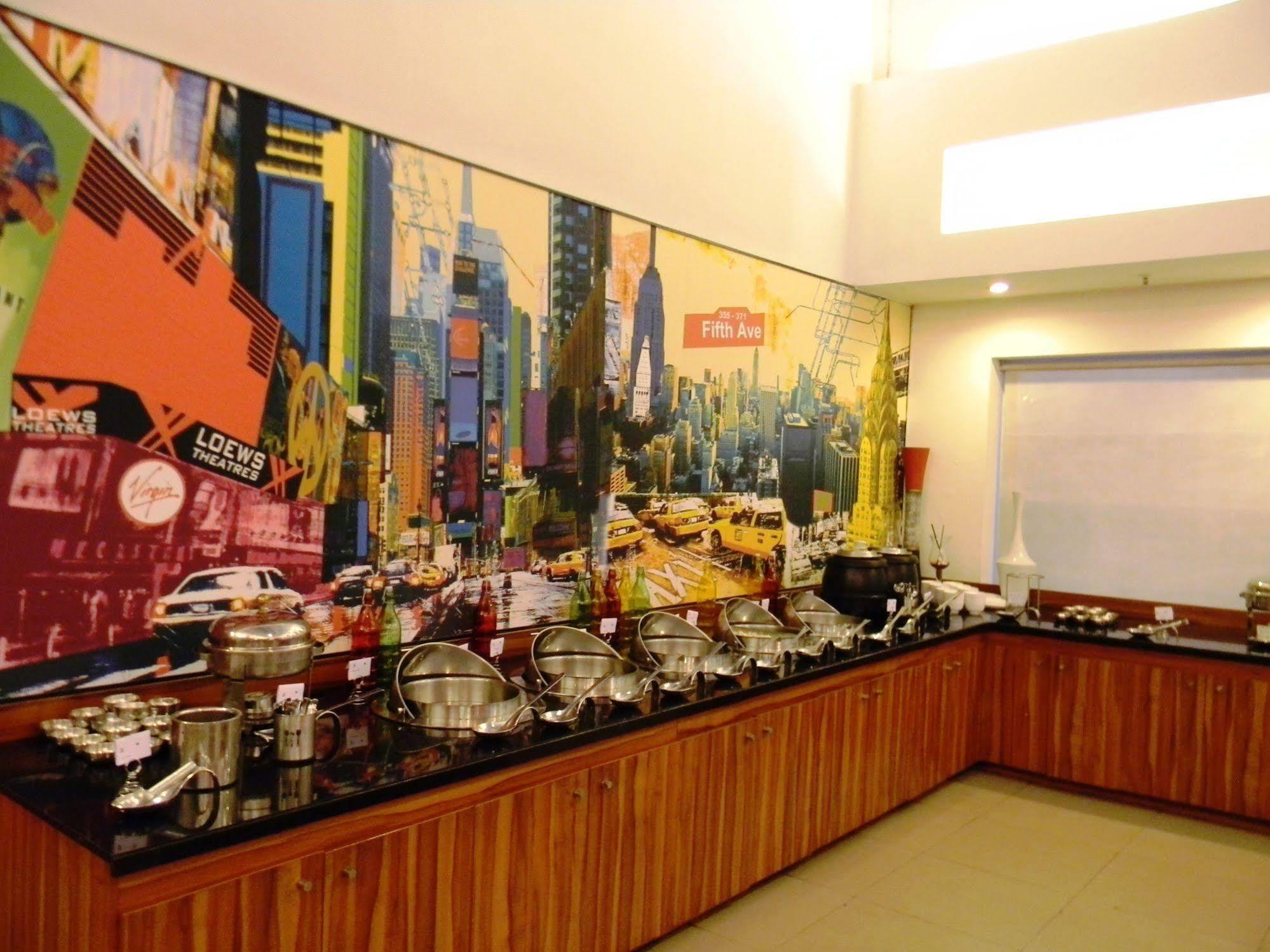 Red Fox By Lemon Tree Hotels, East Delhi Extérieur photo