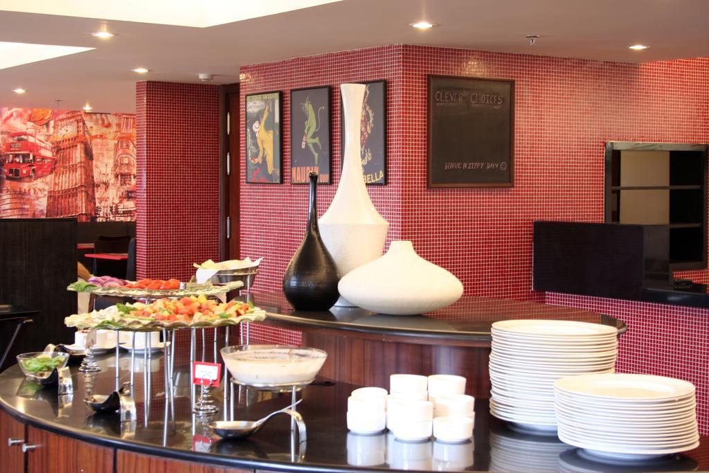 Red Fox By Lemon Tree Hotels, East Delhi Extérieur photo