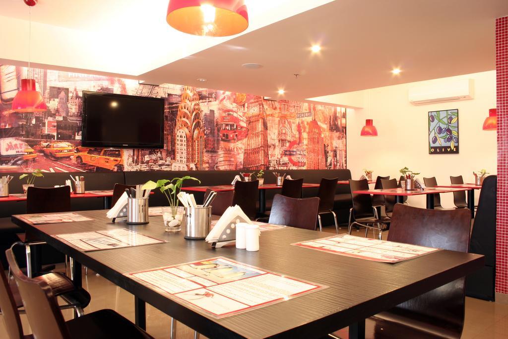 Red Fox By Lemon Tree Hotels, East Delhi Extérieur photo